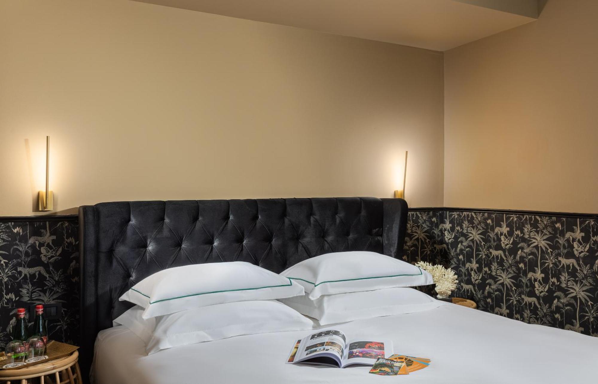 Beach Hotel By Zvieli Hotels تل أبيب الغرفة الصورة